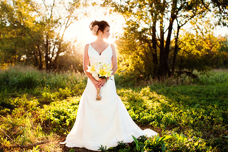 southern and country bridal portraits with beautiful lighting by Allison Davis Photography