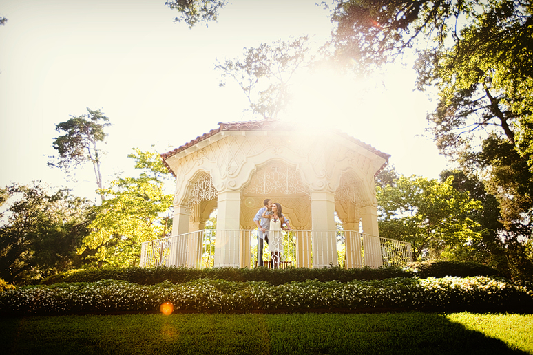 engagement portraits at Valencia Park in Highland park by Dallas wedding photographer Allison Davis