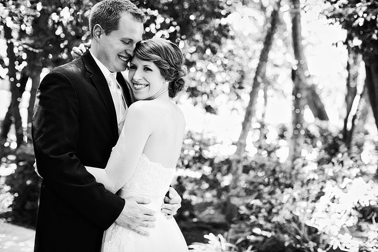 Sanford House wedding photographs of bride and groom by Dallas wedding photographer Allison Davis Photography