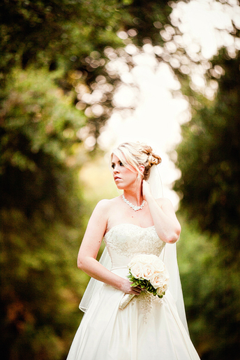 bridal portraits at SMU by Dallas wedding photographer Allison Davis Photography