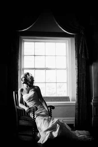 beautiful bridal portraits at the YWCA in Forth Worth by dallas wedding photographer Allison Davis Photography