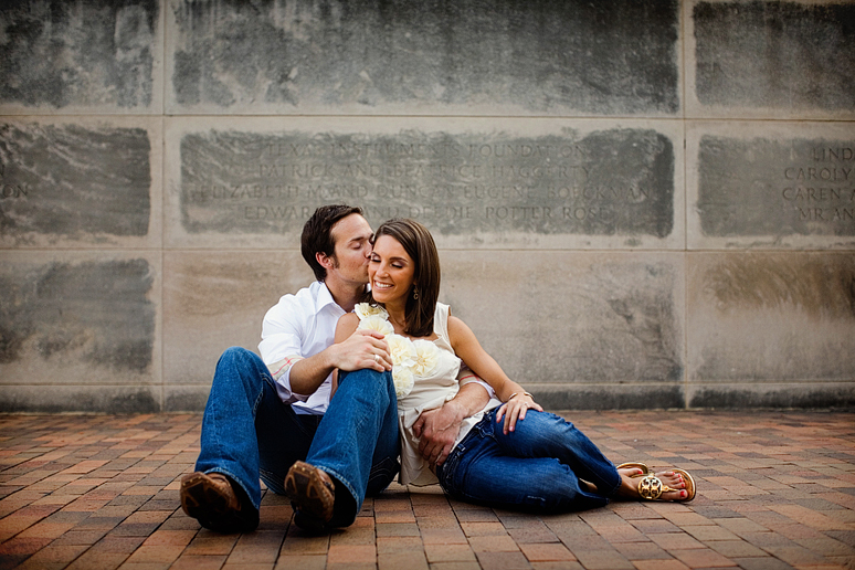 sweet engagement portraits in downtown Dallas near the Dallas museum of art by Dallas wedding photographer Allison Davis
