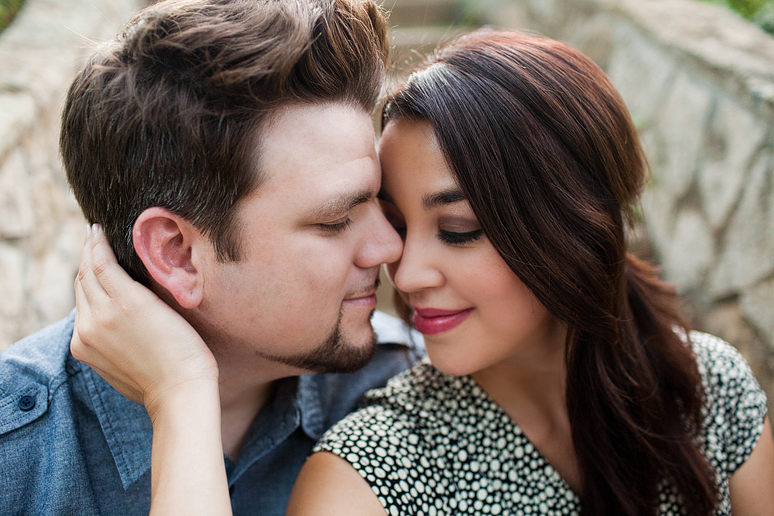 engagement portraits at turtle creek park in highland park by dallas wedding photographer Allison Davis Photography