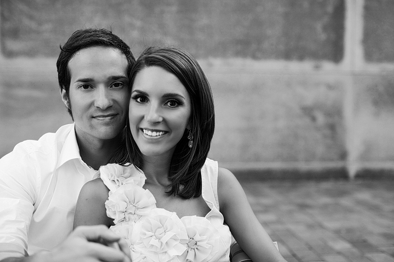 sweet engagement portraits in downtown Dallas near the Dallas museum of art