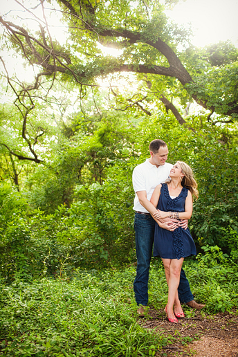 Romantic engagement portraits at Prairie Creek Park by North Dallas wedding photographer Allison Davis Photography