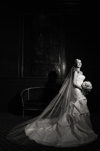bridal portraits at the Fort Worth Club