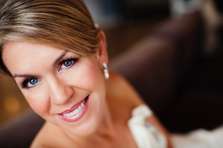 Bridal portraits at the Hickory Street Annex on a modern couch by Dallas wedding photographer Allison Davis Photography