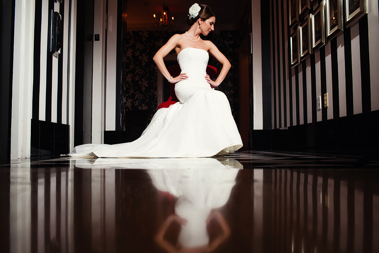 modern and elegant bridal portraits at the Stoneleigh Hotel by Dallas wedding photographer Allison Davis Photography
