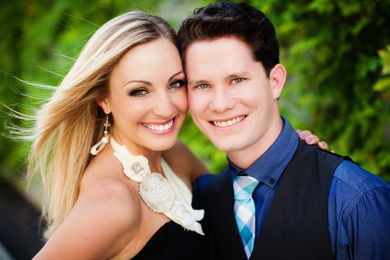 engagement portraits in the downtown Dallas arts district by wedding photographer Allison Davis