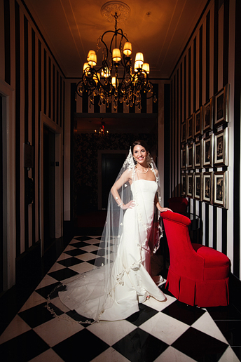 modern and elegant bridal portraits at the Stoneleigh Hotel by Dallas wedding photographer Allison Davis Photography