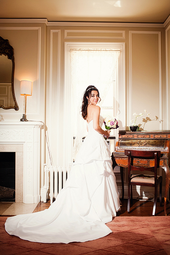 romantic bridal portraits at the Aldredge House in downtown Dallas by Frisco wedding photographer Allison Davis Photography