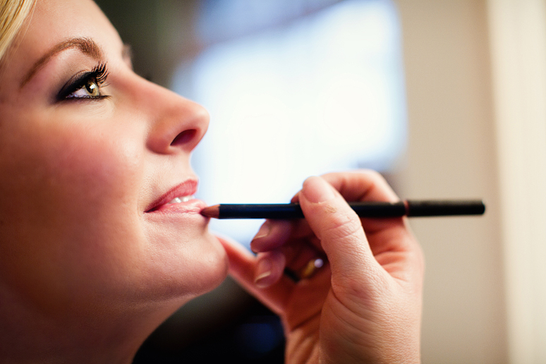 bride getting ready for wedding at University Christian Church