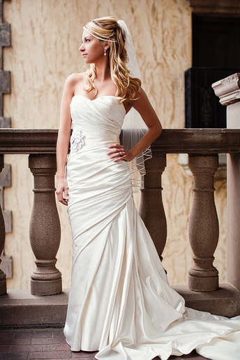 bride at the Las colinas Canals by Allison Davis Photography