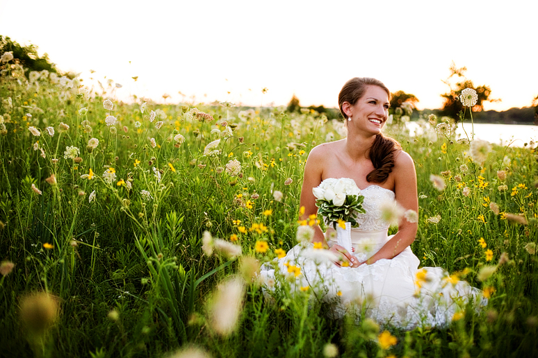 White Rock Lake bridal portraits by Dallas wedding photographer Allison Davis Photography