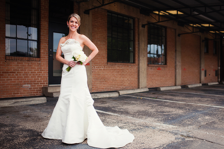 Bridal portraits at the Hickory Street Annex by Dallas wedding photographer Allison Davis Photography