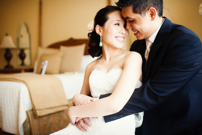 The Omni Hotel in Las Colinas wedding portraits of the Bride and groom by Allison Davis Photography