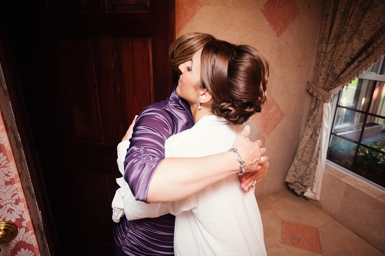 photographs of the bride getting ready on her wedding day in the bridal suite at the Maple Manor hotel