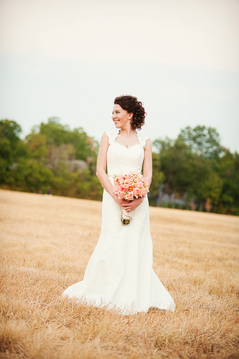 romantic and natural bridal portraits at White Rock Lake by Dallas wedding photographer Allison Davis Photography