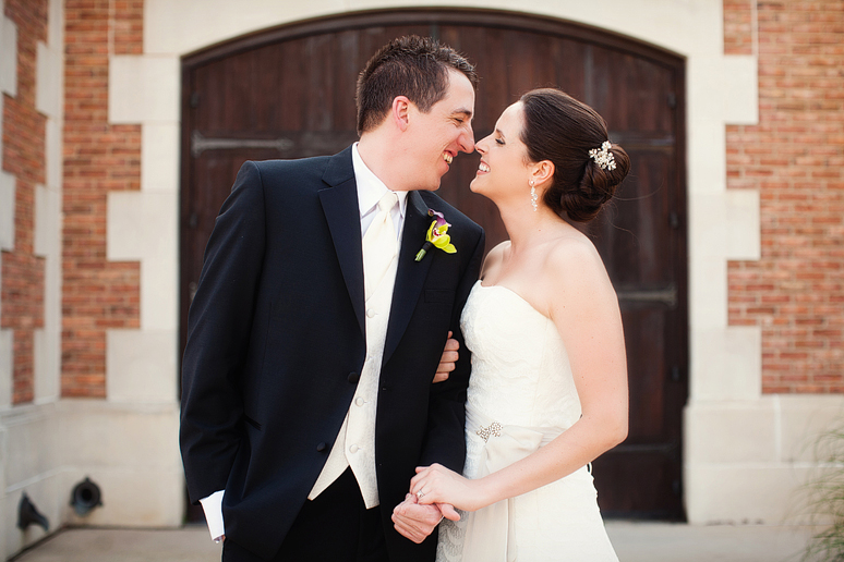 Delaney Vineyards wedding portraits of the Bride and groom by Allison Davis Photography