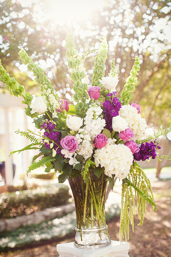 wedding ceremony floral arrangement at canyon creek country club by dallas wedding photographer Allison Davis Photography