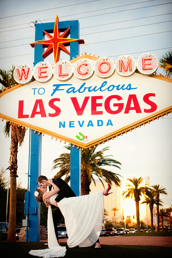 bride and groom portraits at the famous Welcome to Las Vegas Sign by Dallas wedding photography Allison Davis Photography