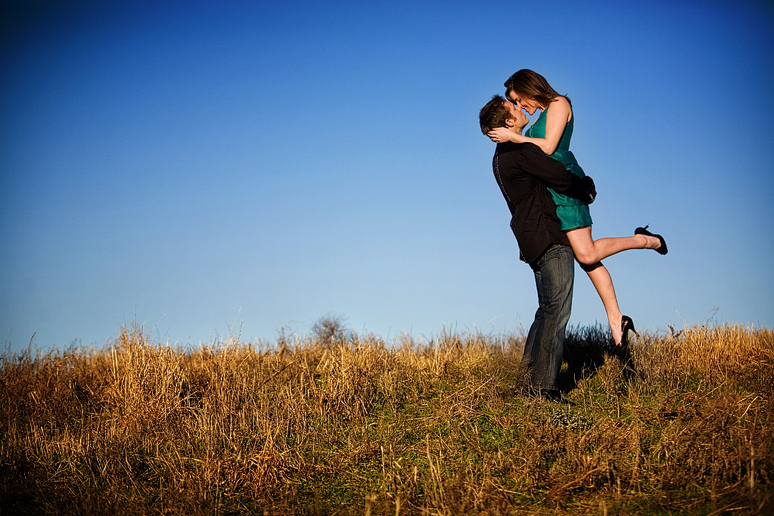 romantic and beautiful engagement portraits by Dallas wedding photographer Allison Davis Photography at the Arbor hills nature preserve