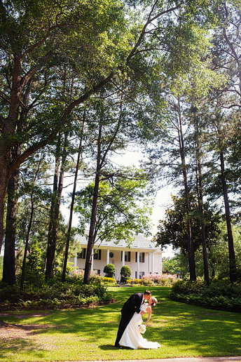 wedding photographs at a private estate by Plano wedding photography Allison Davis Photography