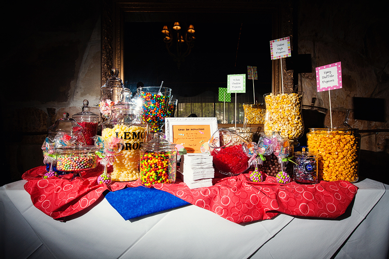 Dallas wedding day detail photographs of the candy and popcorn table