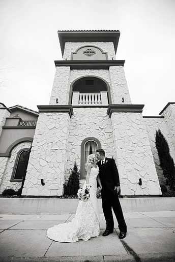 wedding photographs at the Piazza in colleyville by north texas wedding photography Allison Davis Photography