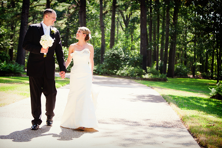 romantic wedding day portraits of the bride and groom by Dallas wedding photographer Allison Davis Photography
