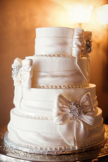 Dallas wedding day detail photographs of the Romano's Bakery wedding cake with jeweled bows