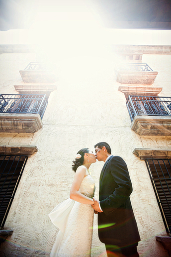 wedding photographs at the las colinas canals by Dallas wedding photographer Allison Davis Photography