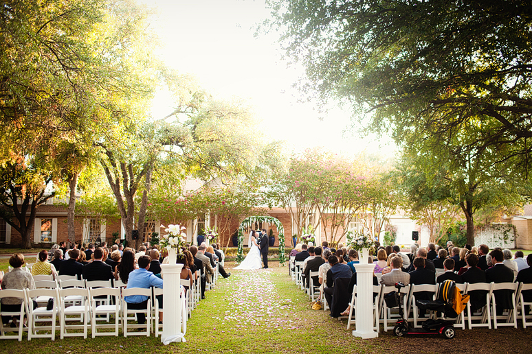 beautiful outdoor wedding ceremony in North Texas at the canyon creek 