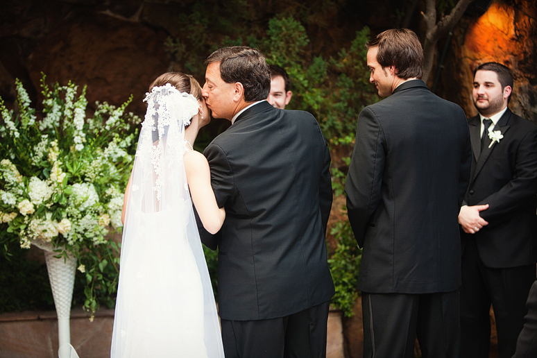 outdoor wedding ceremony in a garden in downtown dallas at the Maple Manor Hotel