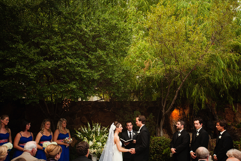 outdoor wedding ceremony in a garden in downtown dallas at the Maple Manor Hotel by Dallas wedding photographer Allison Davis Photography