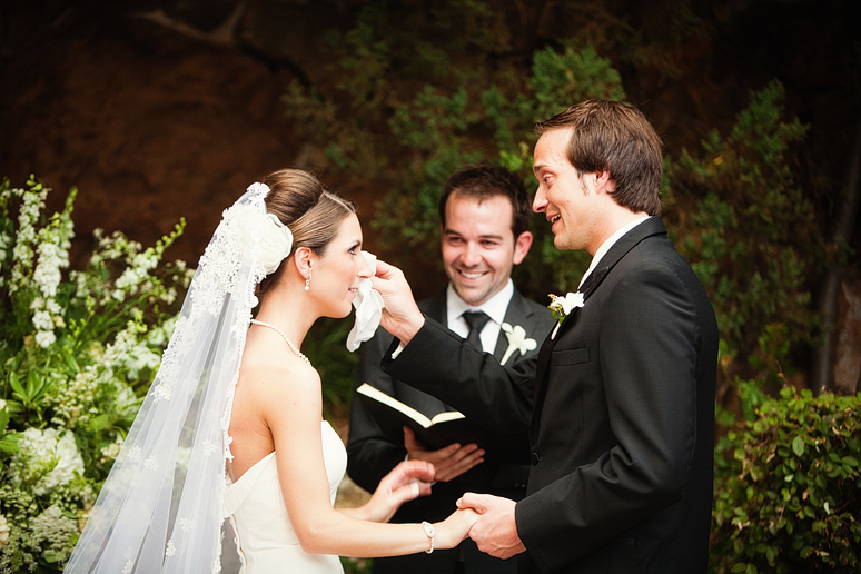 outdoor wedding ceremony in a garden in downtown dallas at the Maple Manor Hotel