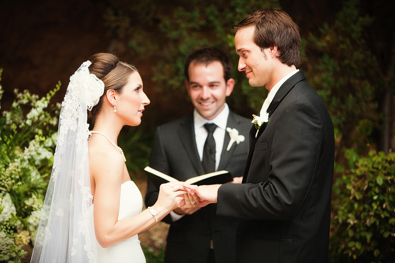 downtown Dallas garden wedding ceremony location