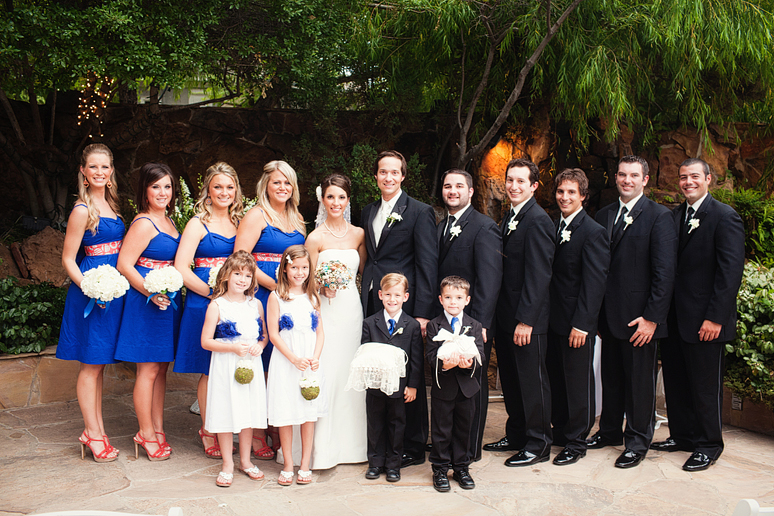 bridal party portraits at the Maple Manor Hotel by Dallas wedding photographer Allison Davis Photography