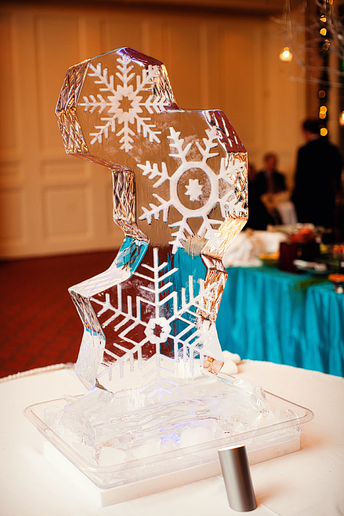 winter wedding ice sculpture