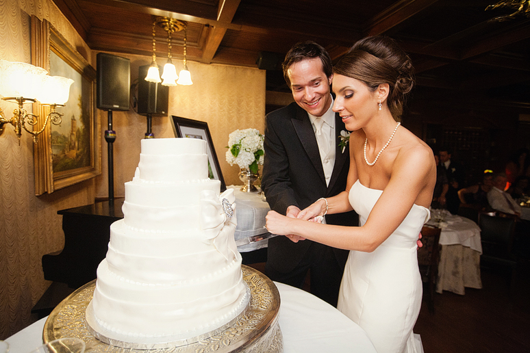 cake cutting at a wedding reception at the Maple Manor photographed by Dallas wedding photographer Allison Davis Photography