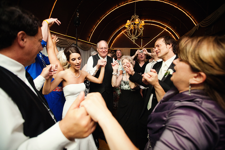 last wedding reception dance at Maple Manor Hotel by North Texas wedding photographer Allison Davis Photography