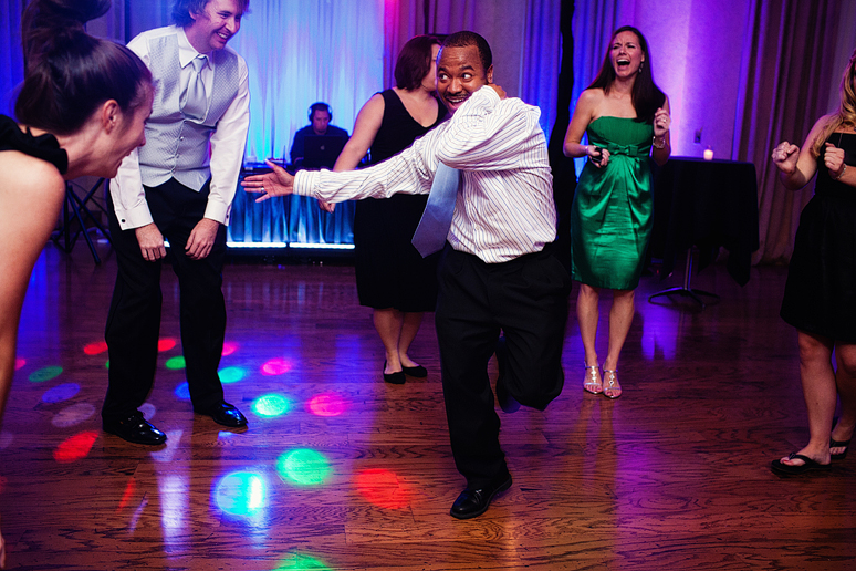 Guests dancing at a Dallas country club wedding reception by Frisco wedding photographer Allison Davis Photography