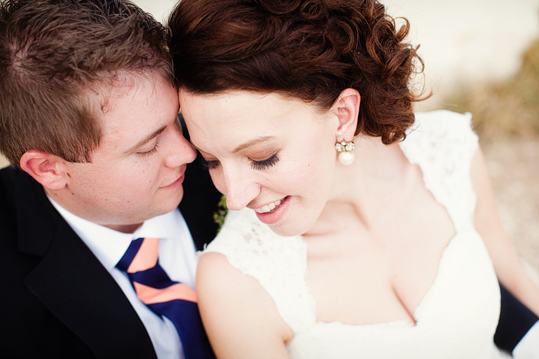 bride and groom portraits in natural light at the arbor hill nature preserve in Plano