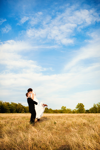 romantic and beautiful bride and groom portraits in a wild field at the Arbor hill nature preserve in Plano by Dallas wedding photographer Allison Davis