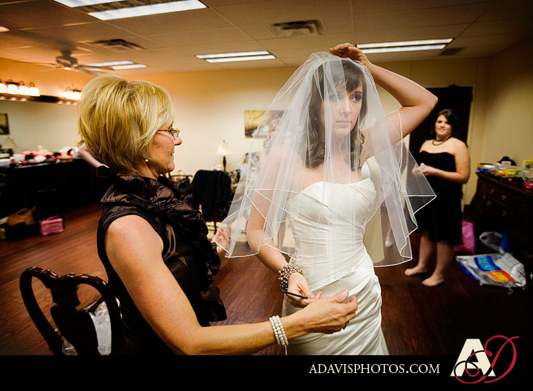 North Texas Wedding at The Heights Baptist Church in Richardson by Dallas Wedding Photographer Allison Davis Photography