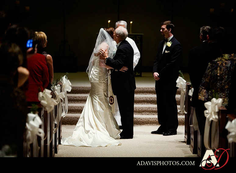 North Texas Wedding Ceremony at The Heights Baptist Church in Richardson by Dallas Wedding Photographer Allison Davis Photography
