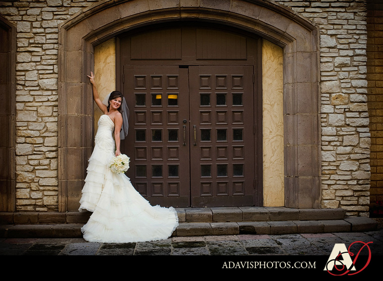 Modern and romantic bridal portraits at the Las Colinas Canals by Richarson Texas wedding photographer Allison Davis Photography