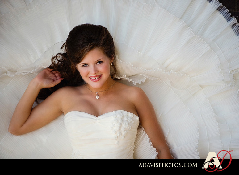 Modern and romantic bridal portraits at the Las Colinas Canals by Dallas wedding photographer Allison Davis Photography