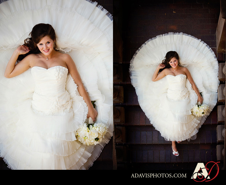 Modern and romantic bridal portraits at the Las Colinas Canals by Dallas Texas wedding photographer Allison Davis Photography