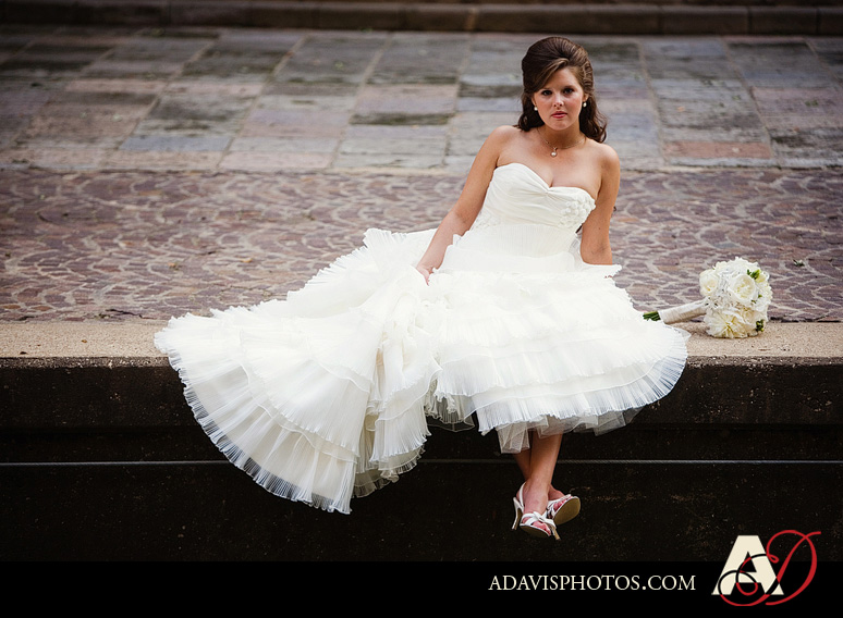 Modern and romantic bridal portraits at the Las Colinas Canals by Prosper Texas wedding photographer Allison Davis Photography